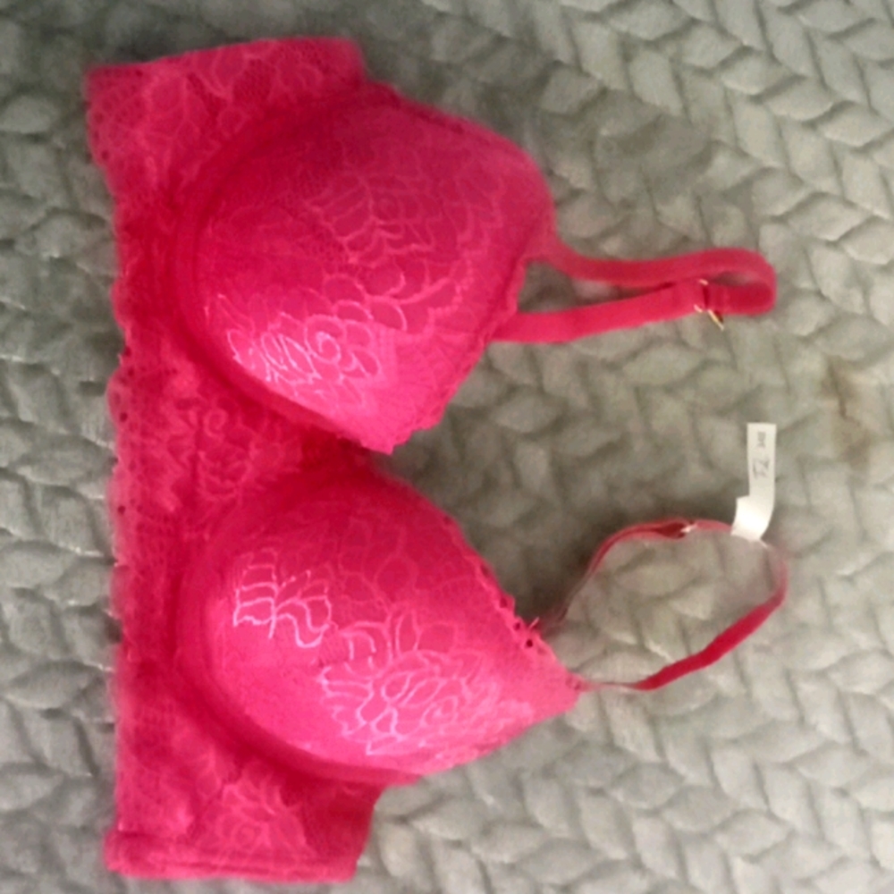 Women's push-up bra